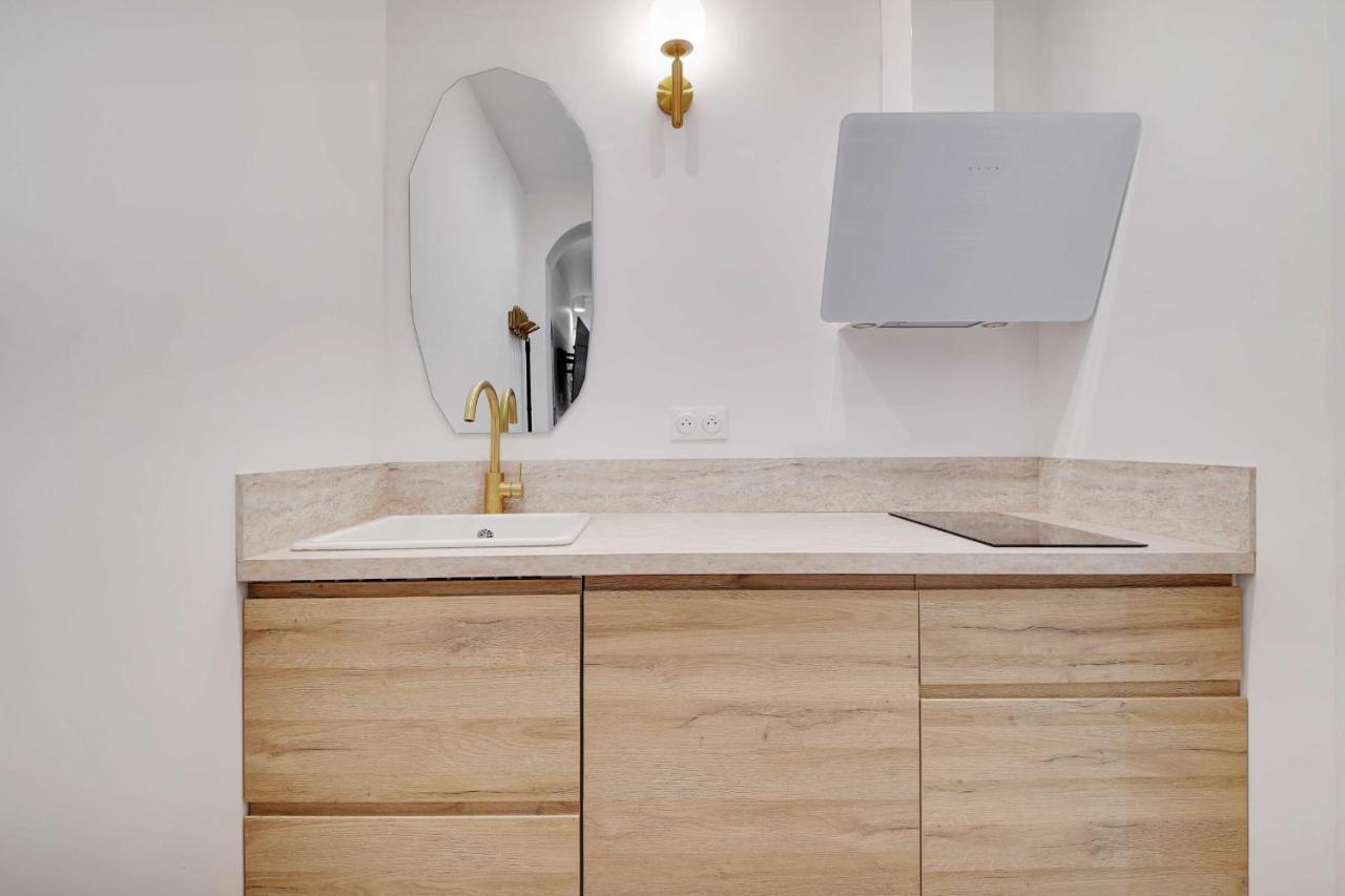 Cozy Studio In The Vibrant Heart Of Paris Apartment Bagian luar foto